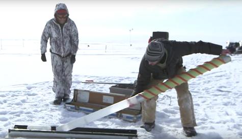 Image credit: http://frontierscientists.com/wp-content/uploads/2015/12/SeaIce_CoreExtraction.jpg